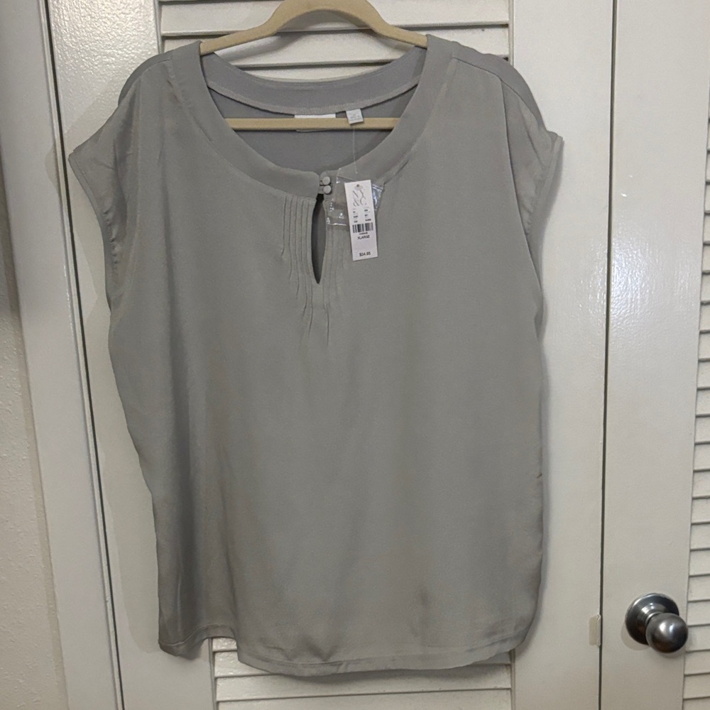NWT! Excellent condition. New York & Company XLWomen's Gray Top